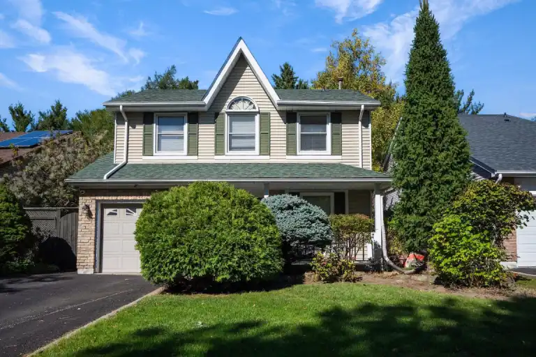 Beautiful and Cozy 3 Bedroom Detached Home backing onto Heart Lake Conservation | 22 Davenrich Court, Brampton | 3144524