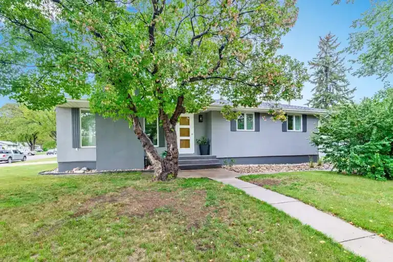 4 Bed 2 Bath Main Floor in Greystone Heights | 10 Sullivan Street, Saskatoon | 3135140