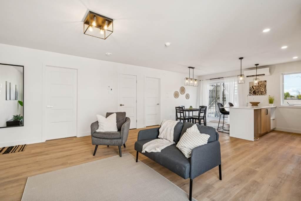 BAISSE DE PRIX! 2025 ! Viau - Grand 4 1/2 au goût du jour ! | 3135173