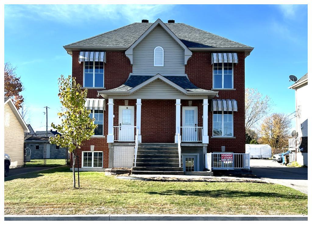 Logement 4 1/2 • Luxueux Neuf • demi-sous sol • Sainte Anne des Plaines | 3135174