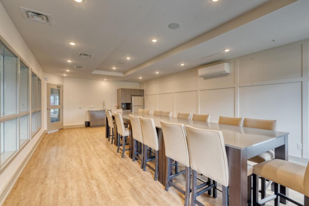 Superbe condo 3 ½ TOUT MEUBLÉ & TOUT INCLUS au Quartier Dix30 à Brossard | 3135194