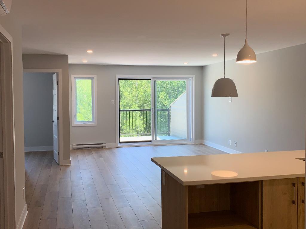 Magnifique condo 5 ½ SEMI-MEUBLÉ (5 électros) à Granby | 3135195