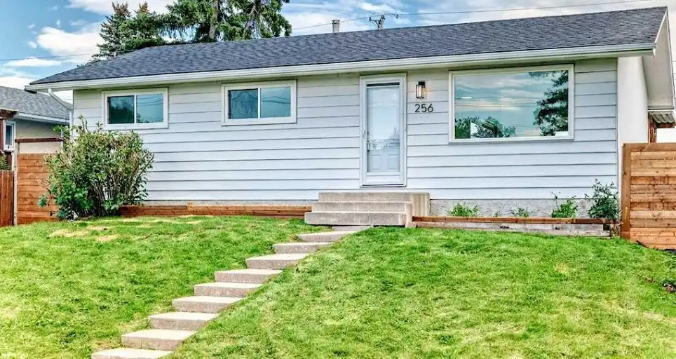 Newly renovated with bright open layout, modern finishes and close to amenities | 256 Penbrooke Close Southeast, Calgary | 3150992