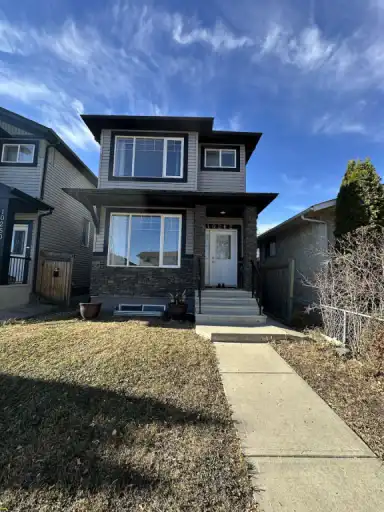 Newer two-story house with 6 bedrooms | 10262 158 Street Northwest, Edmonton | 3135380