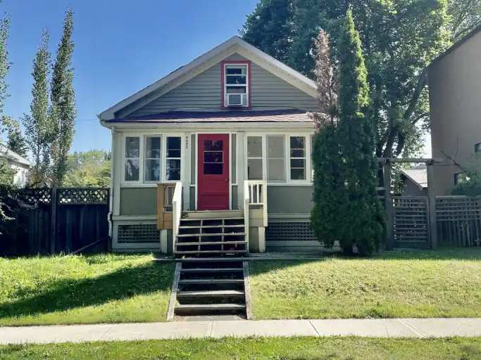 Beautiful 2 Bedroom  home w big fenced yard. Utilities included! | 9653 84 Avenue Northwest, Edmonton | 3135399