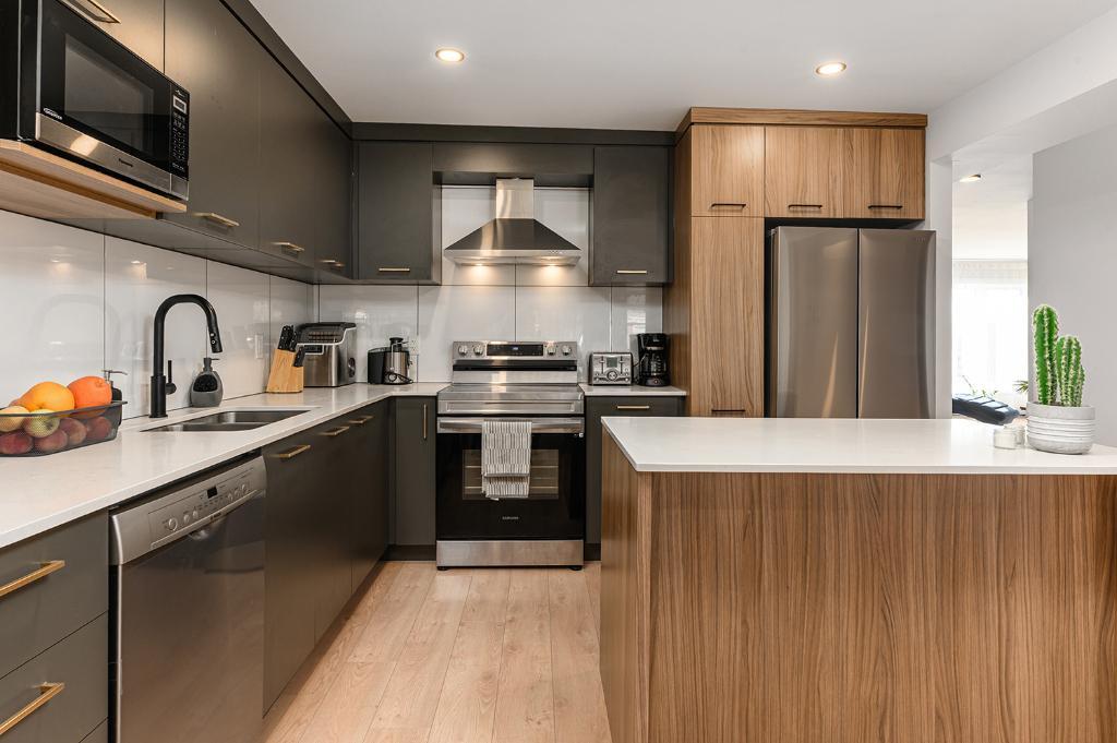 Grand 5 1/2 à Longueuil. Inclus les électroménagers, stationnement, balcon arrière privé. | 3163723