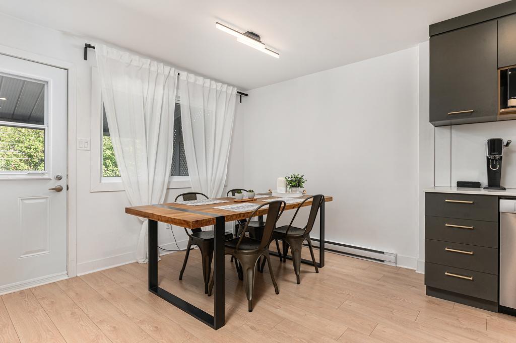 Grand 5 1/2 à Longueuil. Inclus les électroménagers, stationnement, balcon arrière privé. | 3163723