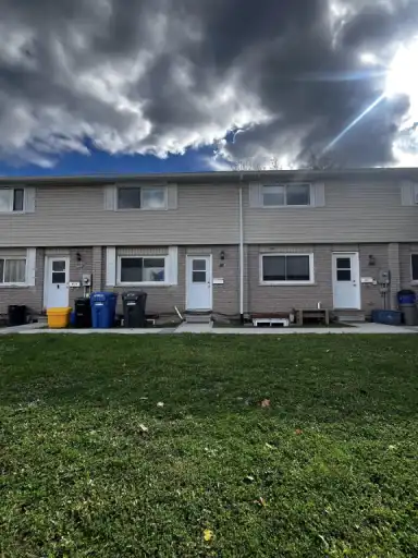 Blake 371 | 371 Blake Street, Barrie | 3171169