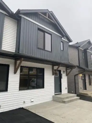 Modern 3-Bedroom 2.5 Bathroom Townhouse in Secord | SF266 | 1025 Secord Promenade, Edmonton | 3140350