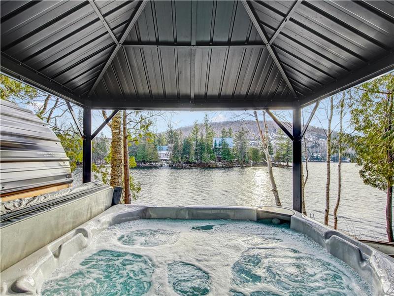 Lake and Mountain house – Mont Tremblant | 3164594