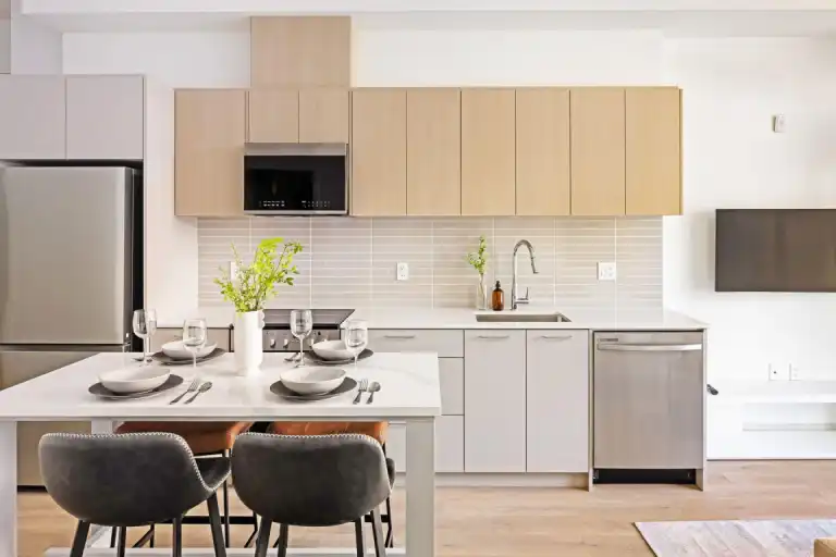 City Suites Oxford | 1529 Oxford Street, North Vancouver | 3140600