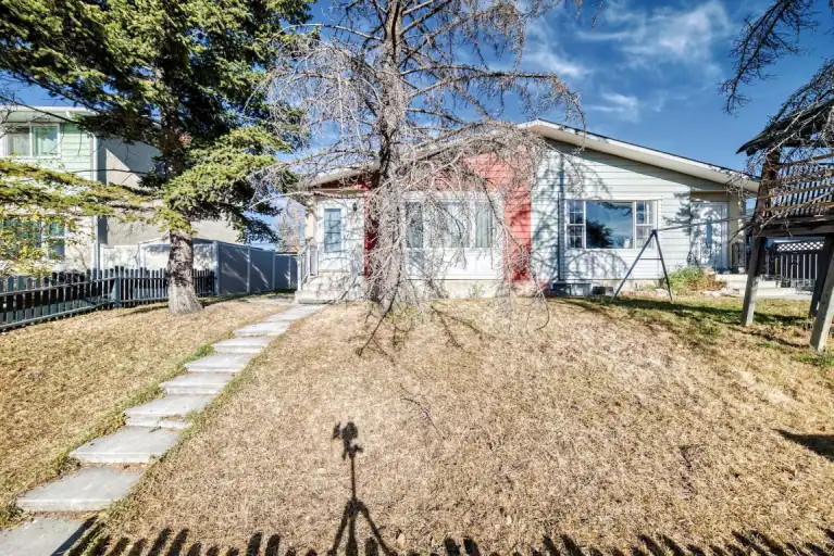 Cozy 3‑Bed Upper Suite in Semi‑Attached Bungalow Near Parks & Transit | 1451 Pensacola Way Southeast, Calgary | 3140670