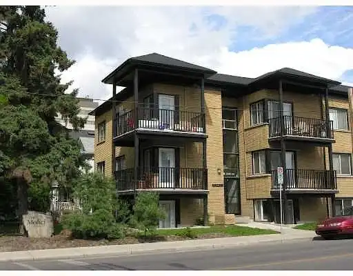 Pet friendly, warm, quiet Mission Condo! | 6 - 2417 2 St SW, Calgary | 3145899