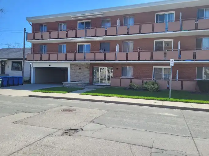 Hidden Gem | Professionally Renovated | One Bedroom | Ground Floor | Walking Distance to Eastgate | 29 Clapham Road, Stoney Creek | 3144796