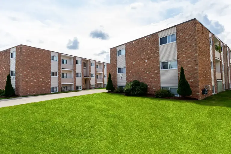 Kortright Apartments - ALL INCLUSIVE | 83 Conroy Crescent, Guelph | 3145134