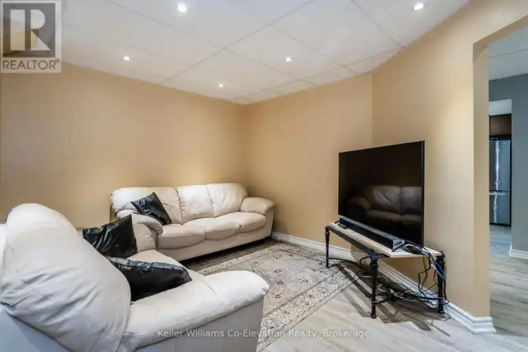 LOWER UNIT - 5 HALLEN DRIVE | LOWER UNIT - 5 HALLEN DRIVE, Penetanguishene | 3145818