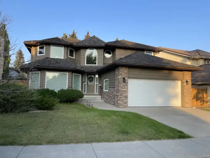 Fully Renovated 4 Bed 3 Bath Mountain View Luxury Home | 80 Woodfield Road Southwest, Calgary | 3145907