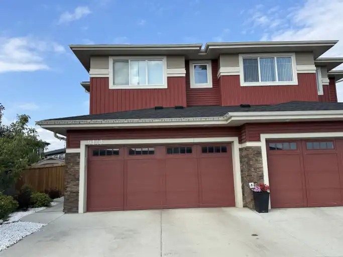 3 bedroom 2.5 bathroom family friendly home with extra large backyard for rent | 9148 Pear Drive Southwest, Edmonton | 3145918