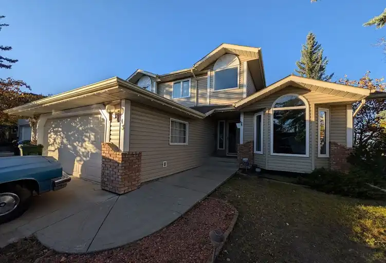 Spacious 3-bedroom, 2.5 bathroom, balconies, beside park, Shawnee Slopes | 43 Shawnee Way Southwest, Calgary | 3153439