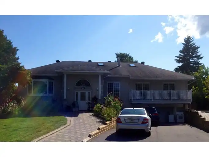 45 Assiniboine , Unit 2: 2 Bedroom Apartment (Nepean) | 45 Assiniboine Drive, Nepean | 3146670