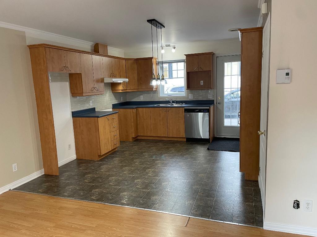 1ER NOVEMBRE -CENTRE VILLE JOLIETTE SPLENDIDE 4 1-2 SUR 2 ÉTAGES ! CONSTRUCTION SUPÉRIEUR ! A VOIR !!! | 3147423