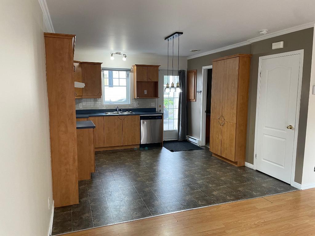 1ER NOVEMBRE -CENTRE VILLE JOLIETTE SPLENDIDE 4 1-2 SUR 2 ÉTAGES ! CONSTRUCTION SUPÉRIEUR ! A VOIR !!! | 3147423