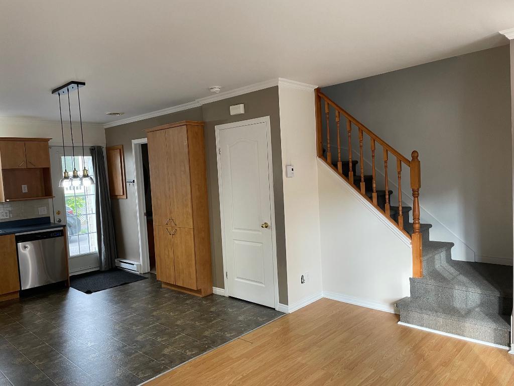 1ER NOVEMBRE -CENTRE VILLE JOLIETTE SPLENDIDE 4 1-2 SUR 2 ÉTAGES ! CONSTRUCTION SUPÉRIEUR ! A VOIR !!! | 3147423