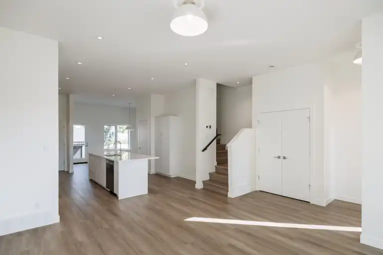 Downtown views along beautiful Strathearn Drive | 9265 Strathearn Drive Northwest, Edmonton | 3149128