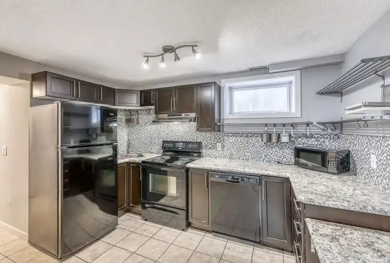 Fantastic Legal Suite in the Desirable Community of Erlton! | 49 25 Avenue Southwest, Calgary | 3149162