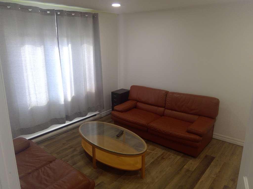 🏡 Magnifique 4½ rénové et meublé à louer – Montréal-Est, à deux pas du fleuve 📍 : 53A avenue Dubé, Montréal-Est (QC) H1B 4W8 💰 Loyer : 2 000 | 3149208