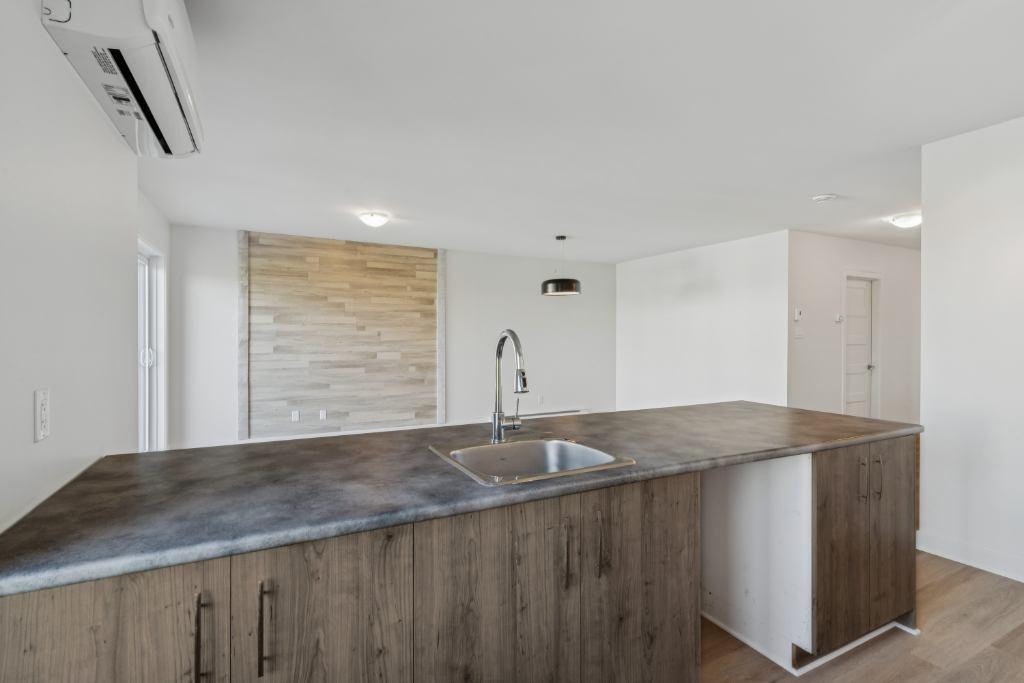 4 1/2 récent et rénové ! Prêt maintenant ! | 3150042