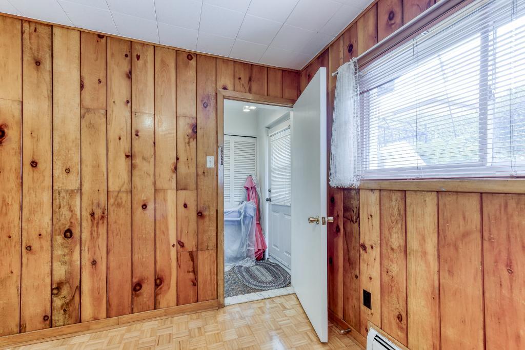 Très grand 3 1/2 , au demi-sous-sol d'un duplex dans emplacement très recherché | 3150691