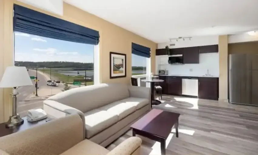 Franklin Suites | 10300 Franklin Avenue, Fort McMurray | 3150946