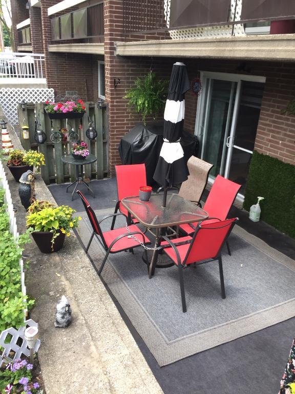 41/2, Béton**Tout rénové**Impeccable!**Rez-de-Jardin**Grande terrasse**Belle luminosité**Non fumeur de toute substance**1425$/mois | 3151063