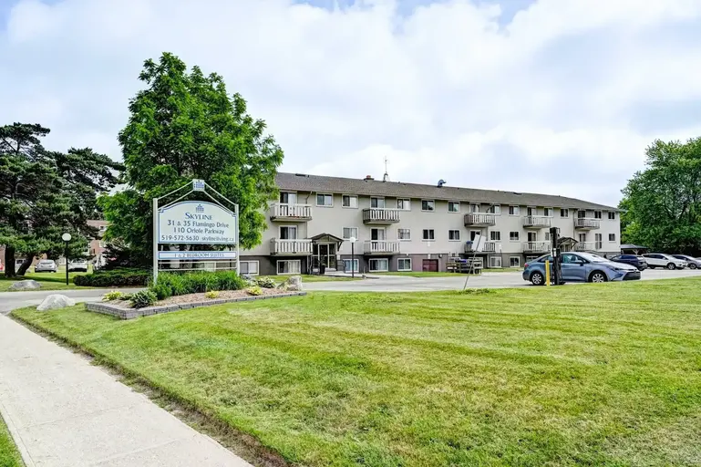 Flamingo Apartments | 31 & 35 Flamingo Dr & 110 Oriole Pkwy W, Elmira | 3151127