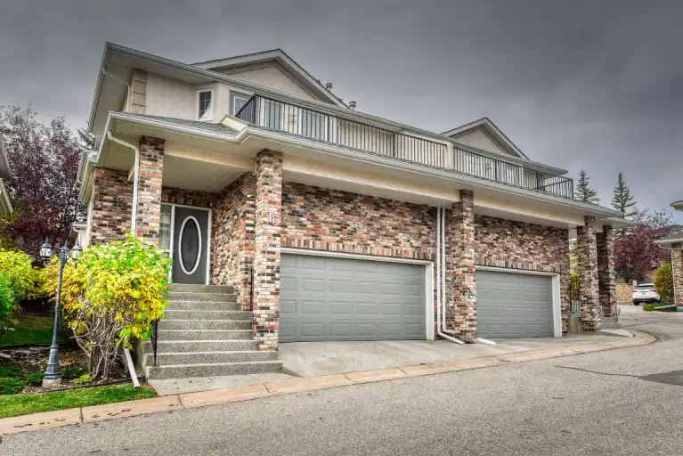 Executive 3 Bedroom Townhome | 15 - 100 Signature Way Southwest, Calgary | 3151341