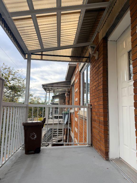 Grand 4 ½, Haut de duplex à Ahuntsic (Montréal) – 1900 $ / mois | 3151363