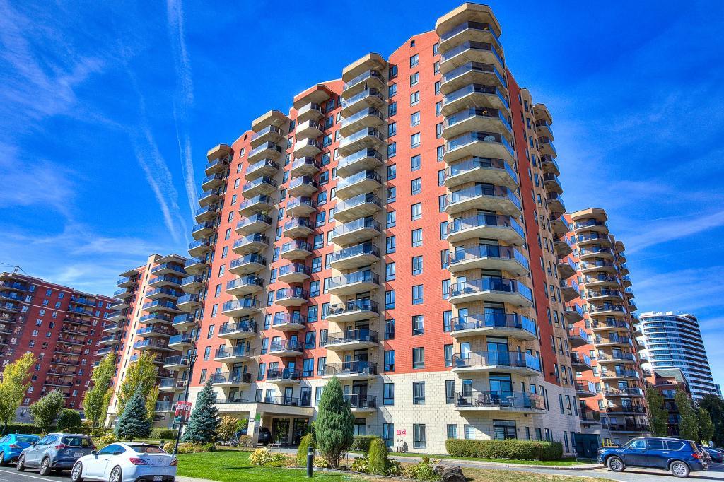 Superbe Condo 2 Chambres + Garage à Chomedey | 3151365