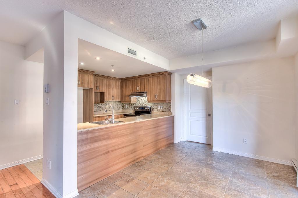 Superbe Condo 2 Chambres + Garage à Chomedey | 3151365