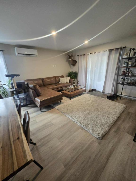 61/2 - Duplex avec sous-sol - Vue sur lac Magog | 3151388