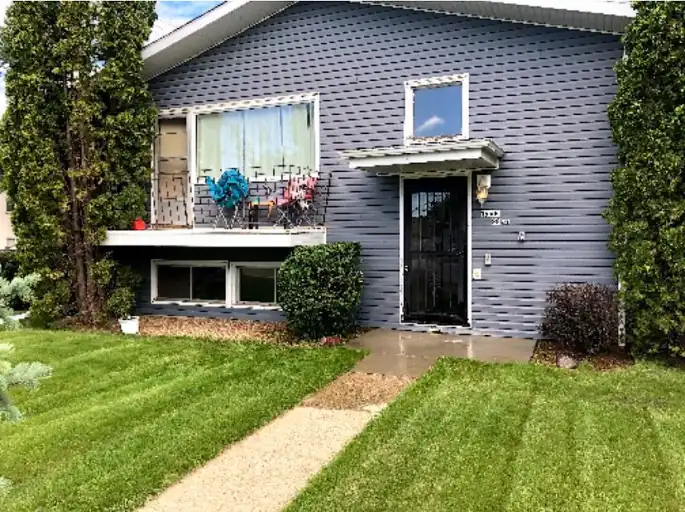 Quiet one bedroom suite in 4 plex west end | 3 - 15504 99 Avenue Northwest, Edmonton | 3153146