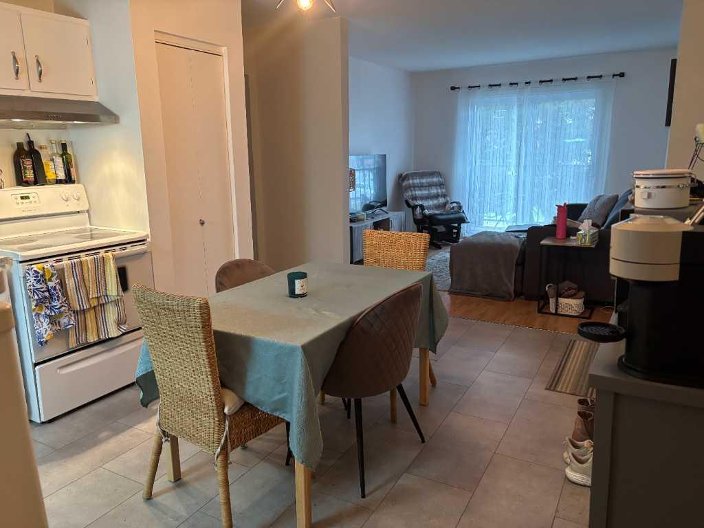 4 1/2 libre mi-novembre, semi meublé, WIFI inclus | 3153184