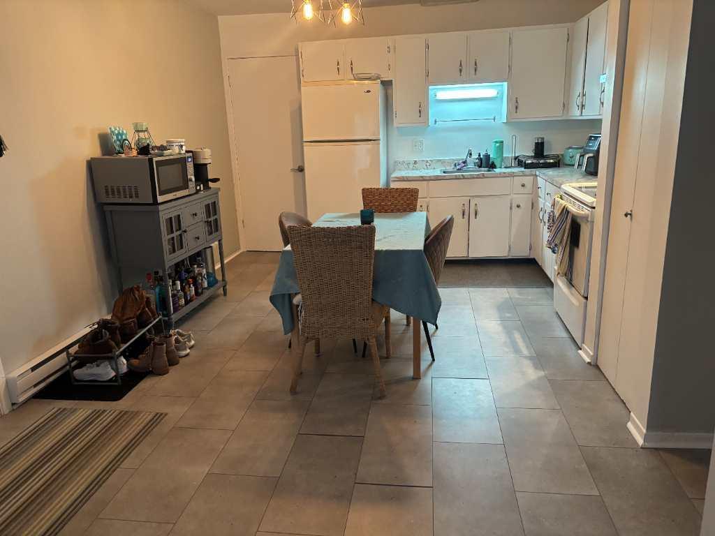 4 1/2 libre mi-novembre, semi meublé, WIFI inclus | 3153184