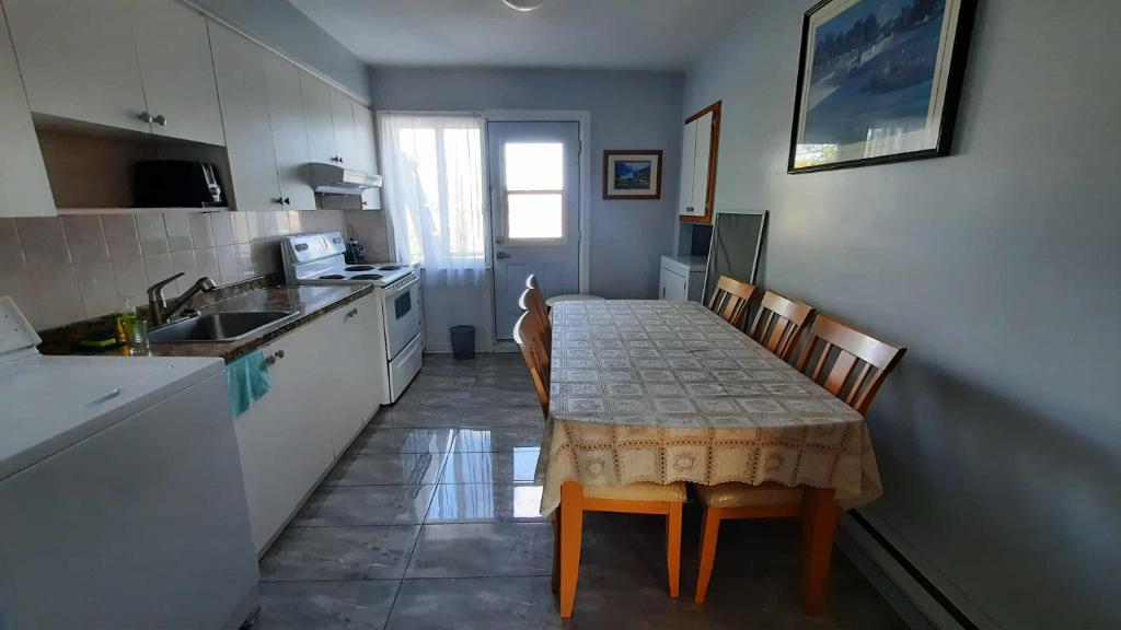 Appartement 3 ½ (dernier étage) à louer. Disponible à partir du 1er novembre 2025 | 3153198