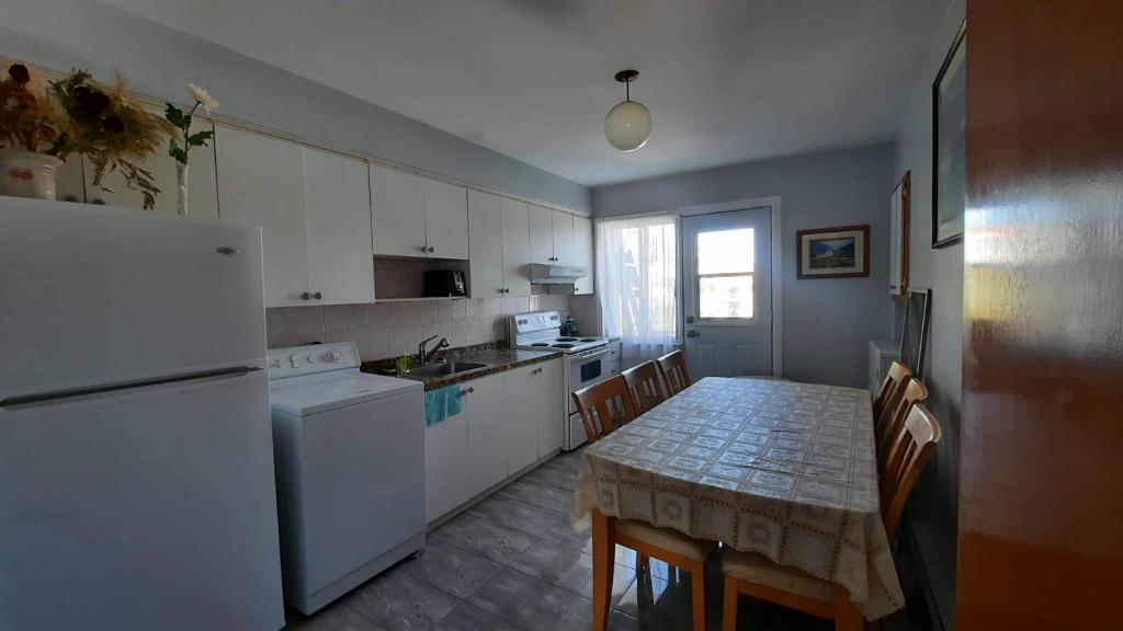 Appartement 3 ½ (dernier étage) à louer. Disponible à partir du 1er novembre 2025 | 3153198