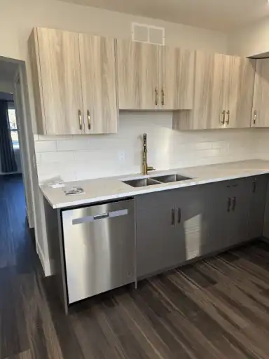 RENOVATED 2 BEDROOM 1 BATH HILLHURST APARTMENT – AVAILABLE IMMEDIATELY! | 4 - 2209 Westmount Road Northwest, Calgary | 3153408