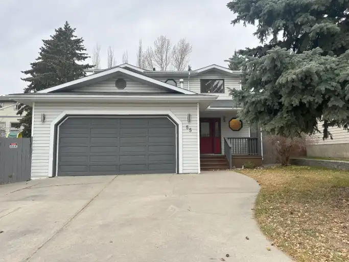 Executive Home | 3 Bedroom + Den| 3.5 Bathrooms | Sprawling Backyard | 55 Cedargrove Way Southwest, Calgary | 3153456