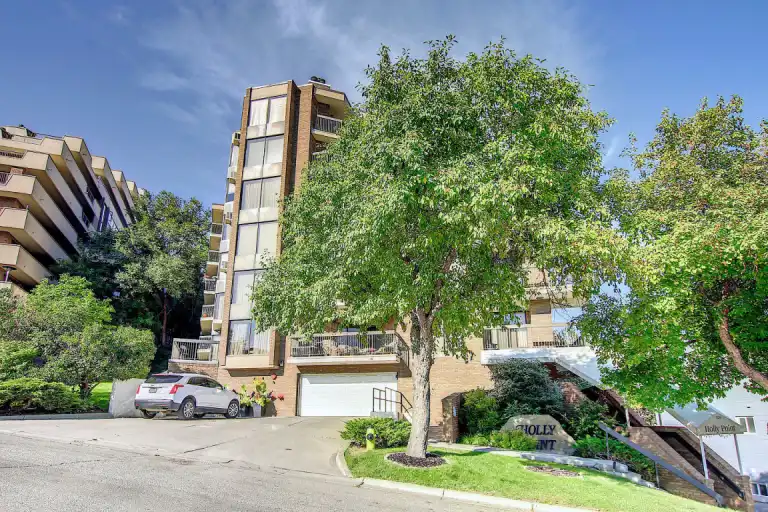 For Rent – Extra-Large 2-Bedroom Condo in Crescent Heights | 706 - 320 Meredith Rd NE, Calgary | 3153462