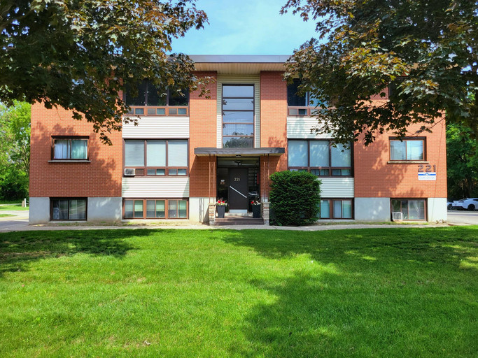 Quattro One, Two, Three and Four - PARKING SPACE & WATER INCLUDED | 225 London Road West, Guelph | 3153961