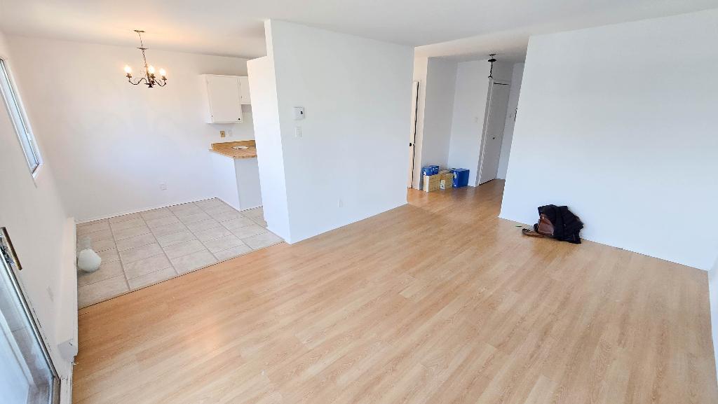 Grand logement rénové, 4 1/2 à Candiac sur le chemin Haendel, libre immédiatement, près de tout, devant école primaire | 3155176